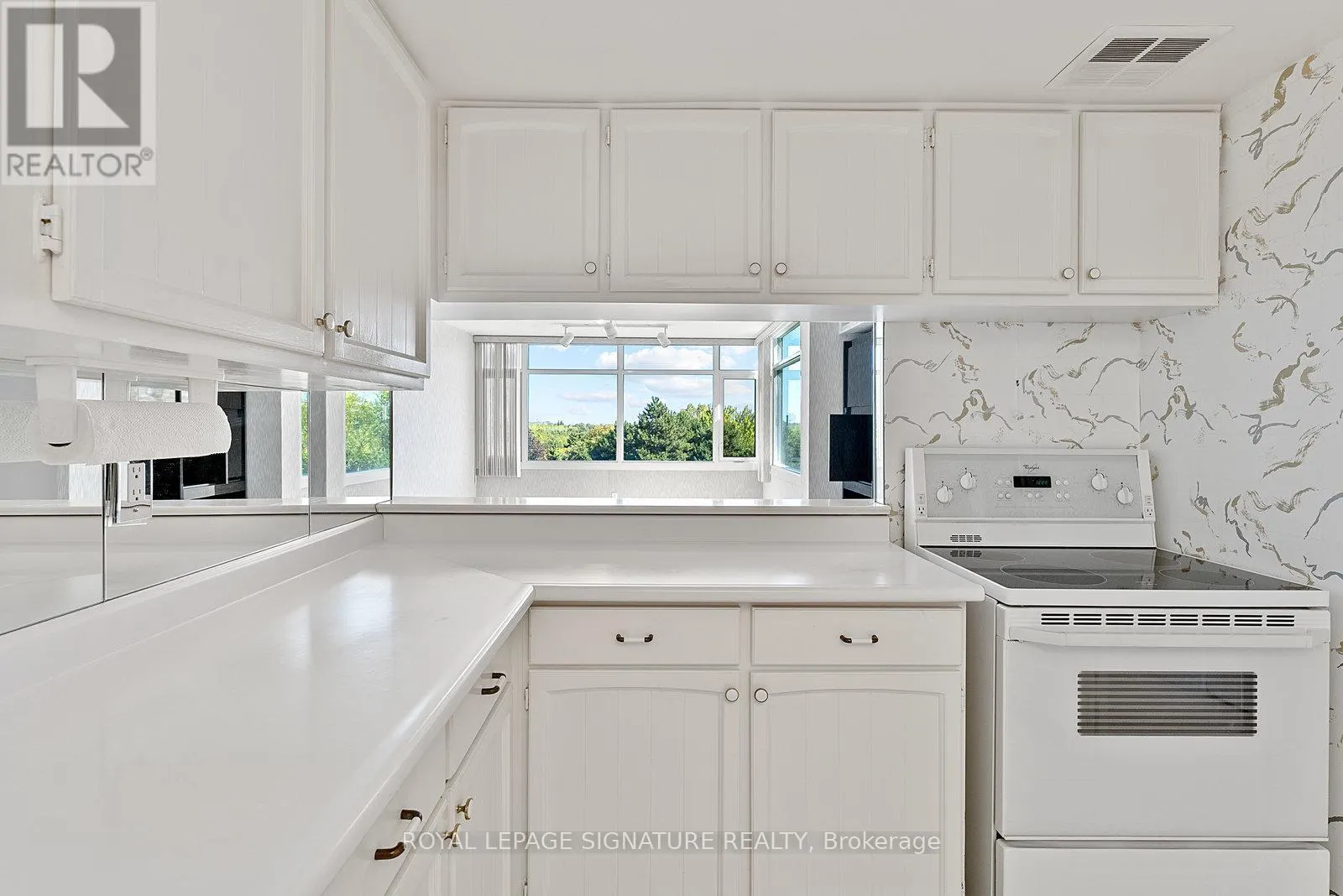 404 - 1555 FINCH AVENUE E