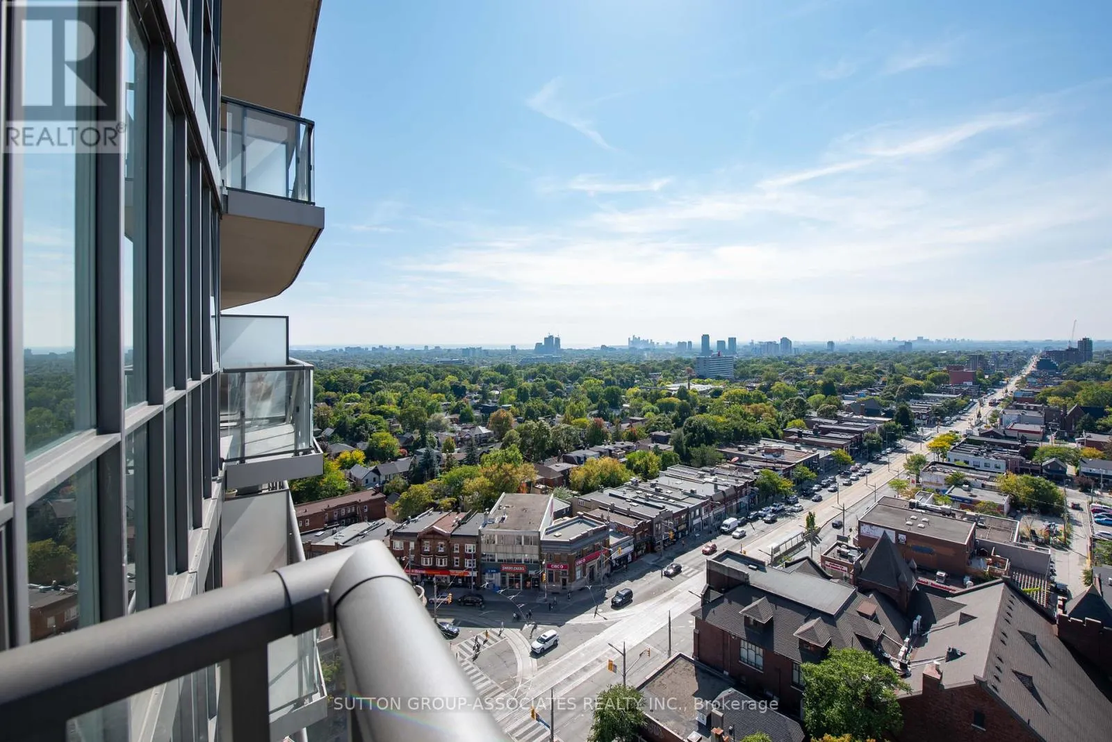 1502 - 530 ST. CLAIR AVENUE W