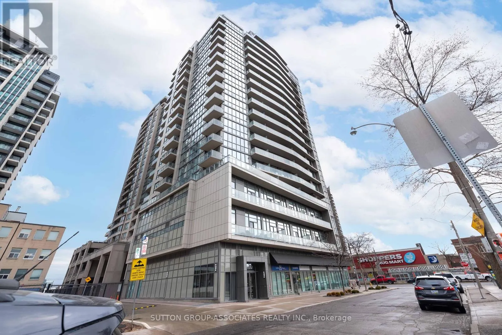 1502 - 530 ST. CLAIR AVENUE W