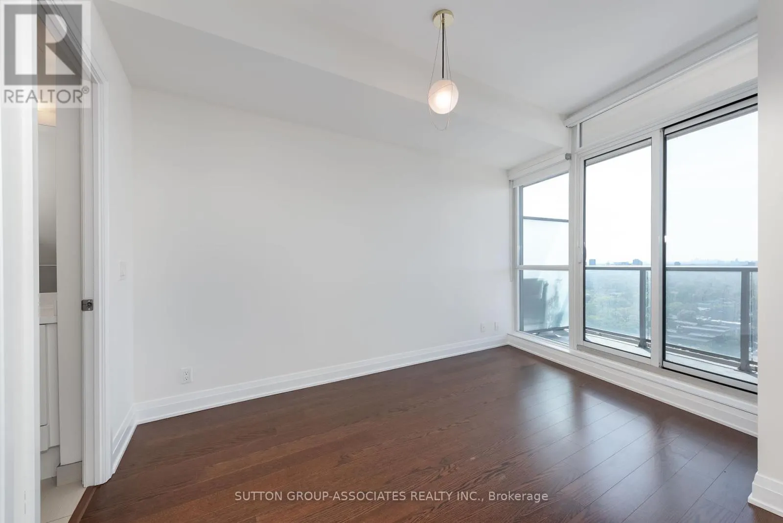 1502 - 530 ST. CLAIR AVENUE W