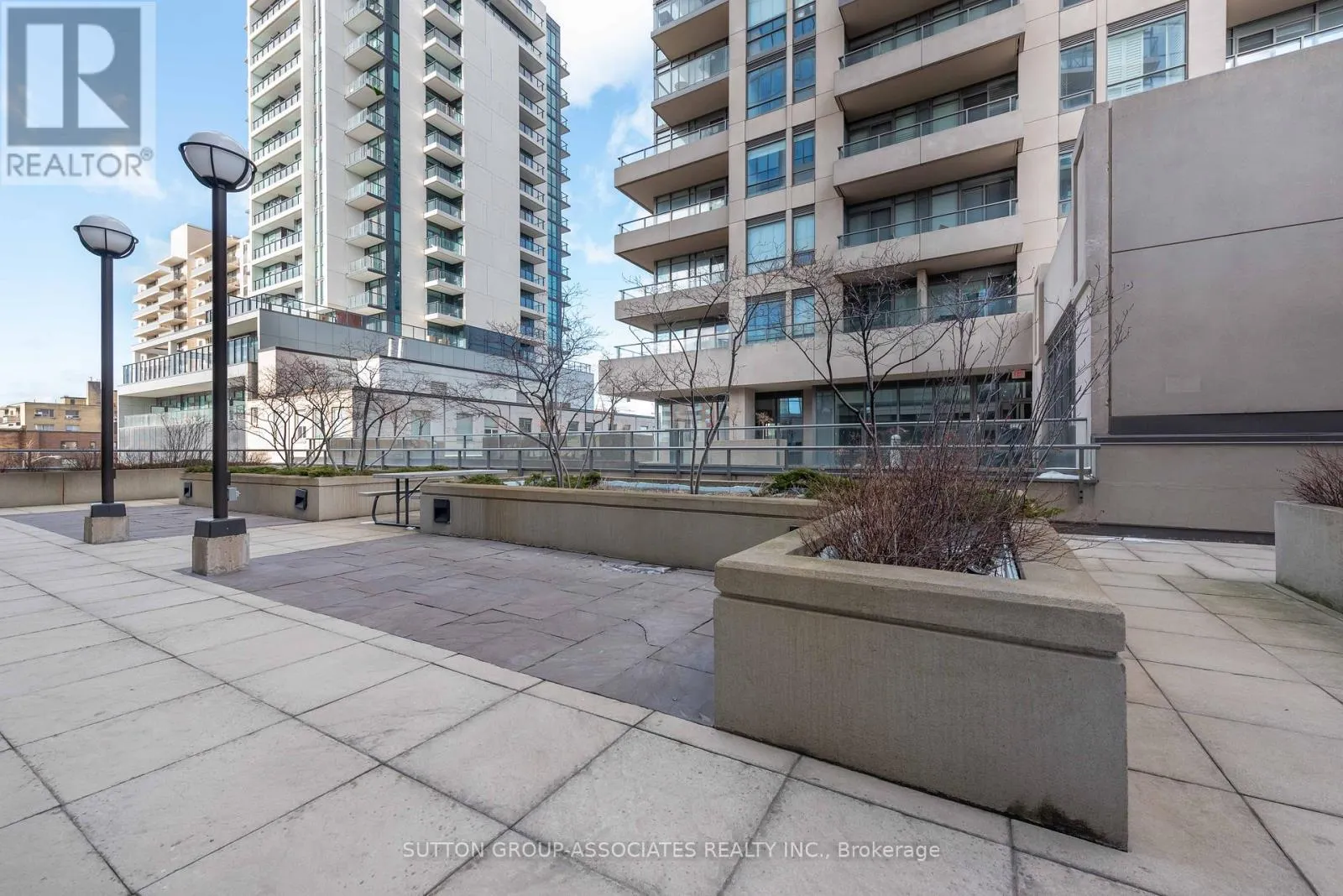 1502 - 530 ST. CLAIR AVENUE W