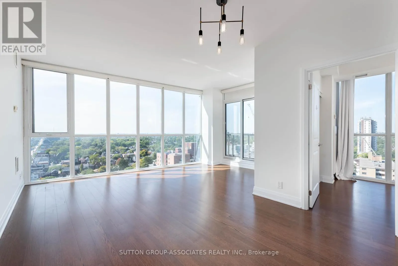 1502 - 530 ST. CLAIR AVENUE W