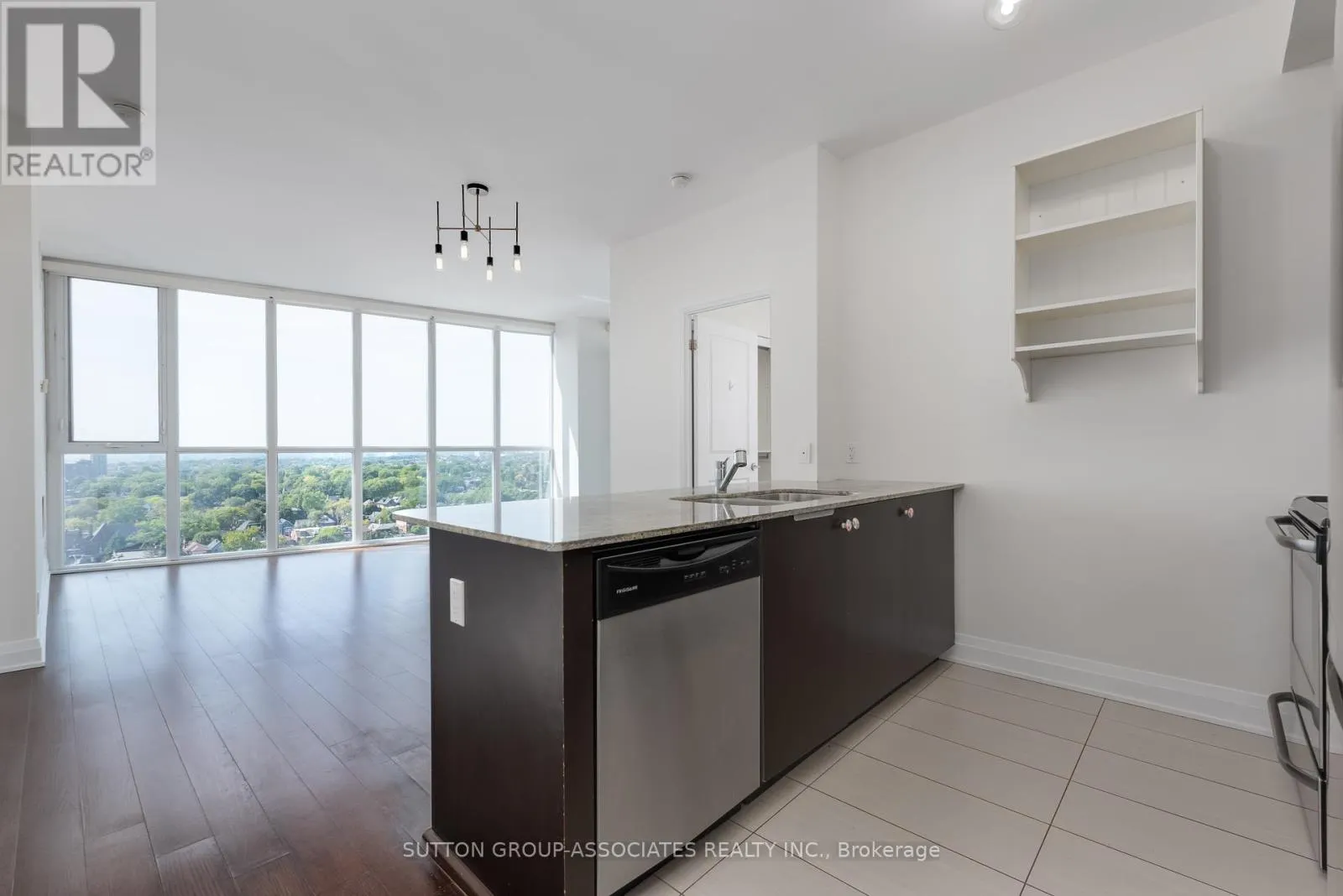 1502 - 530 ST. CLAIR AVENUE W
