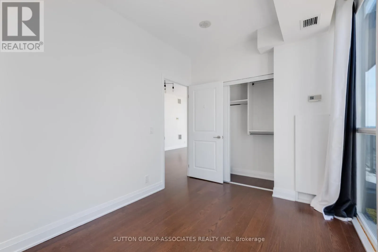 1502 - 530 ST. CLAIR AVENUE W