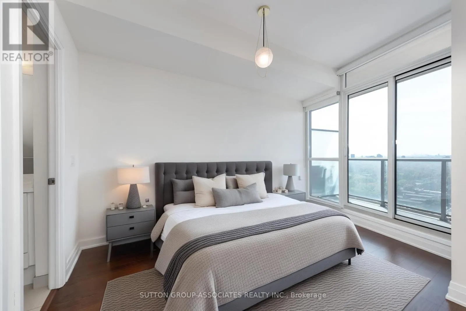 1502 - 530 ST. CLAIR AVENUE W