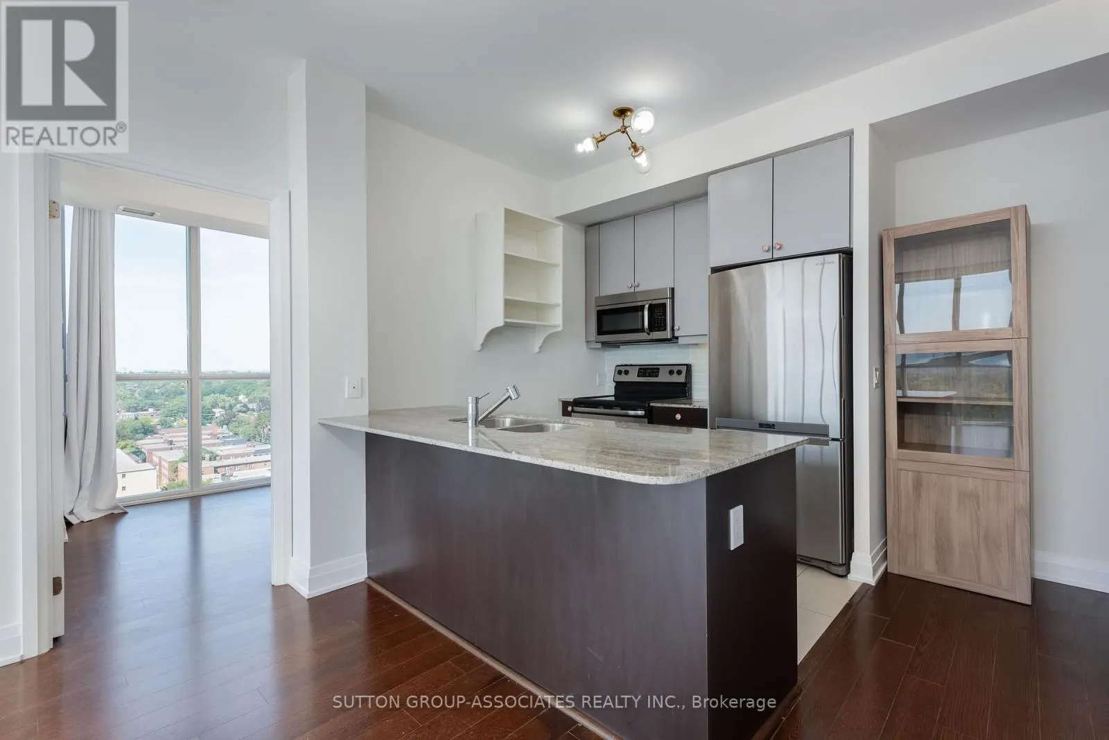 1502 - 530 ST. CLAIR AVENUE W