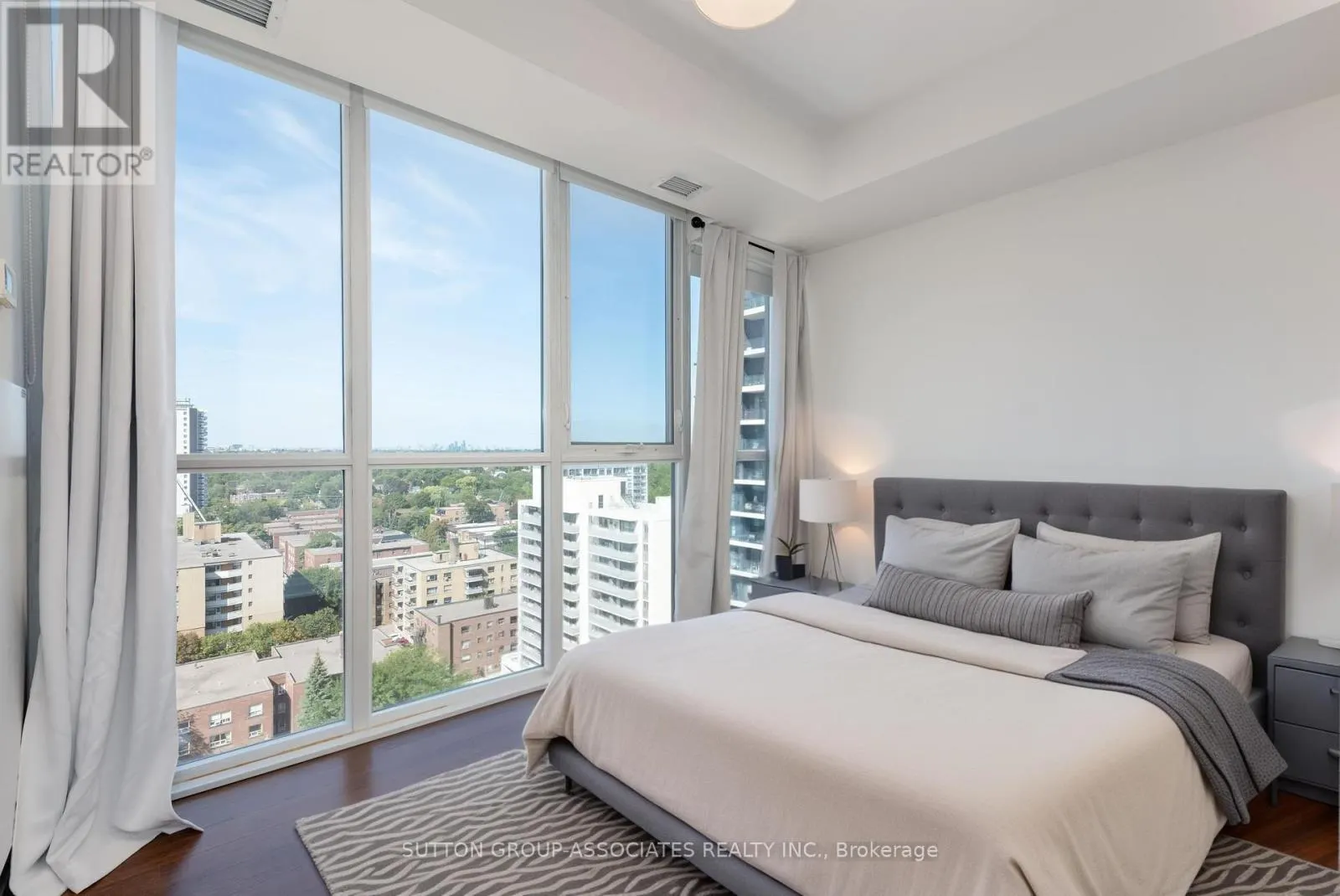 1502 - 530 ST. CLAIR AVENUE W