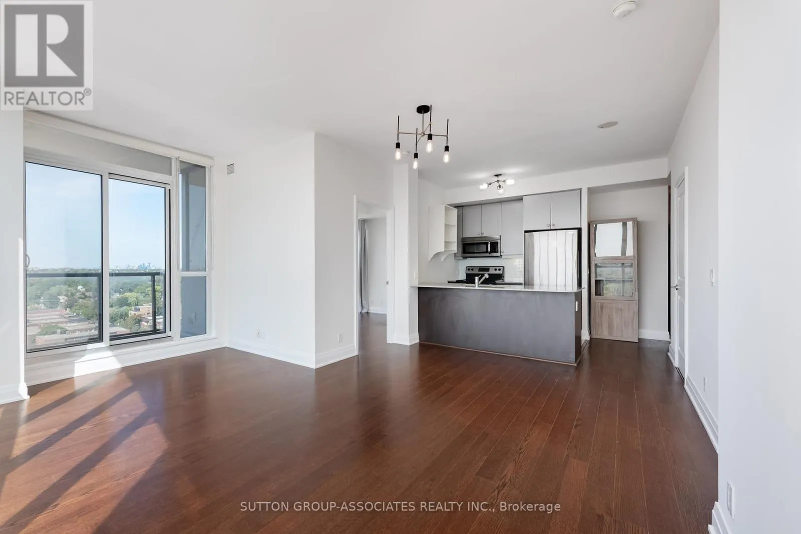 1502 - 530 ST. CLAIR AVENUE W