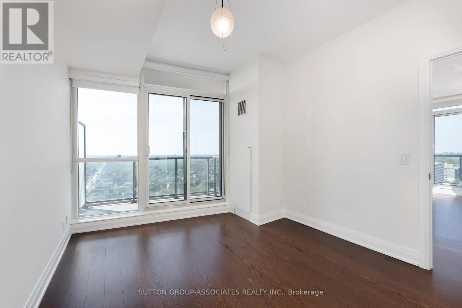 1502 - 530 ST. CLAIR AVENUE W