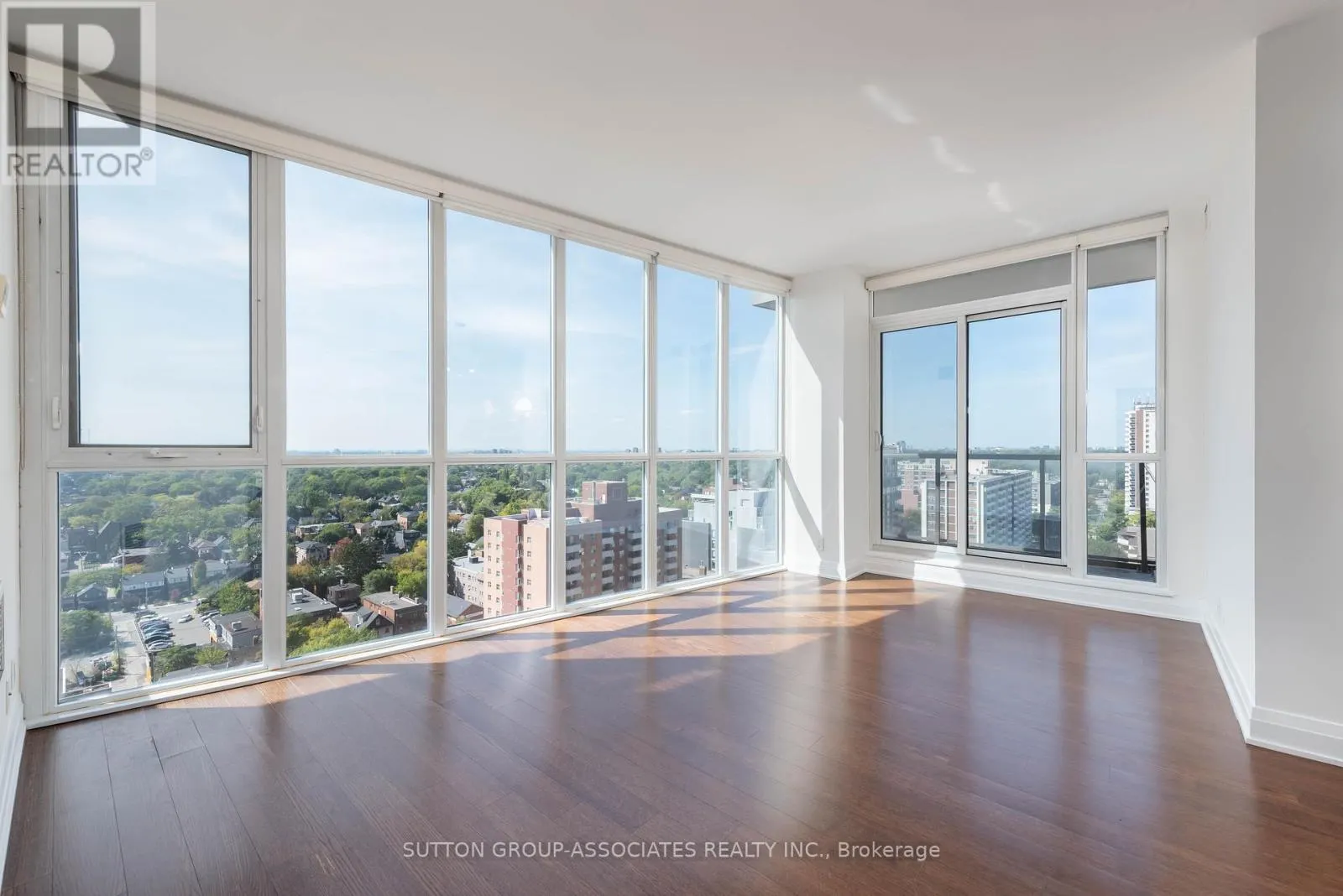 1502 - 530 ST. CLAIR AVENUE W