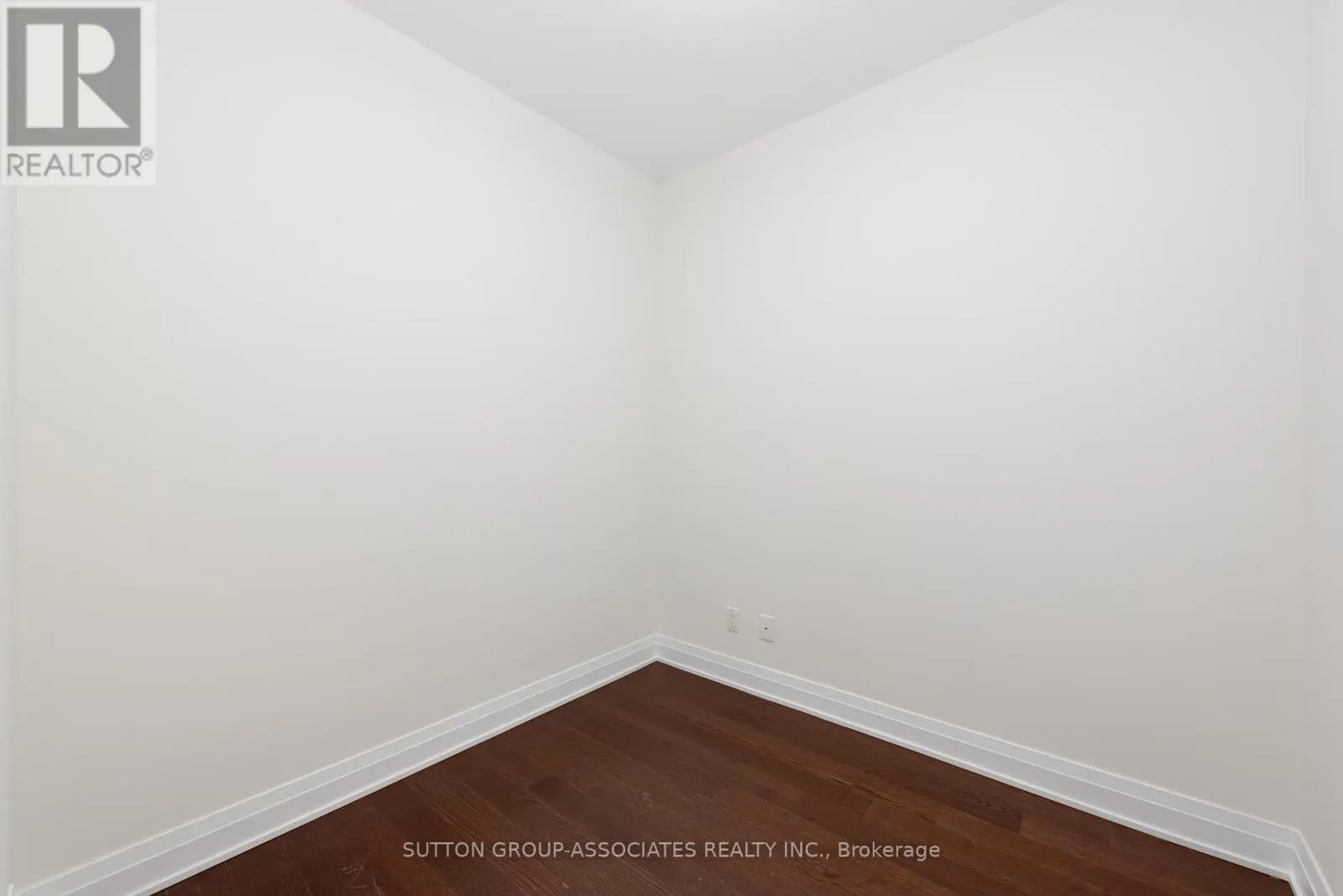 1502 - 530 ST. CLAIR AVENUE W