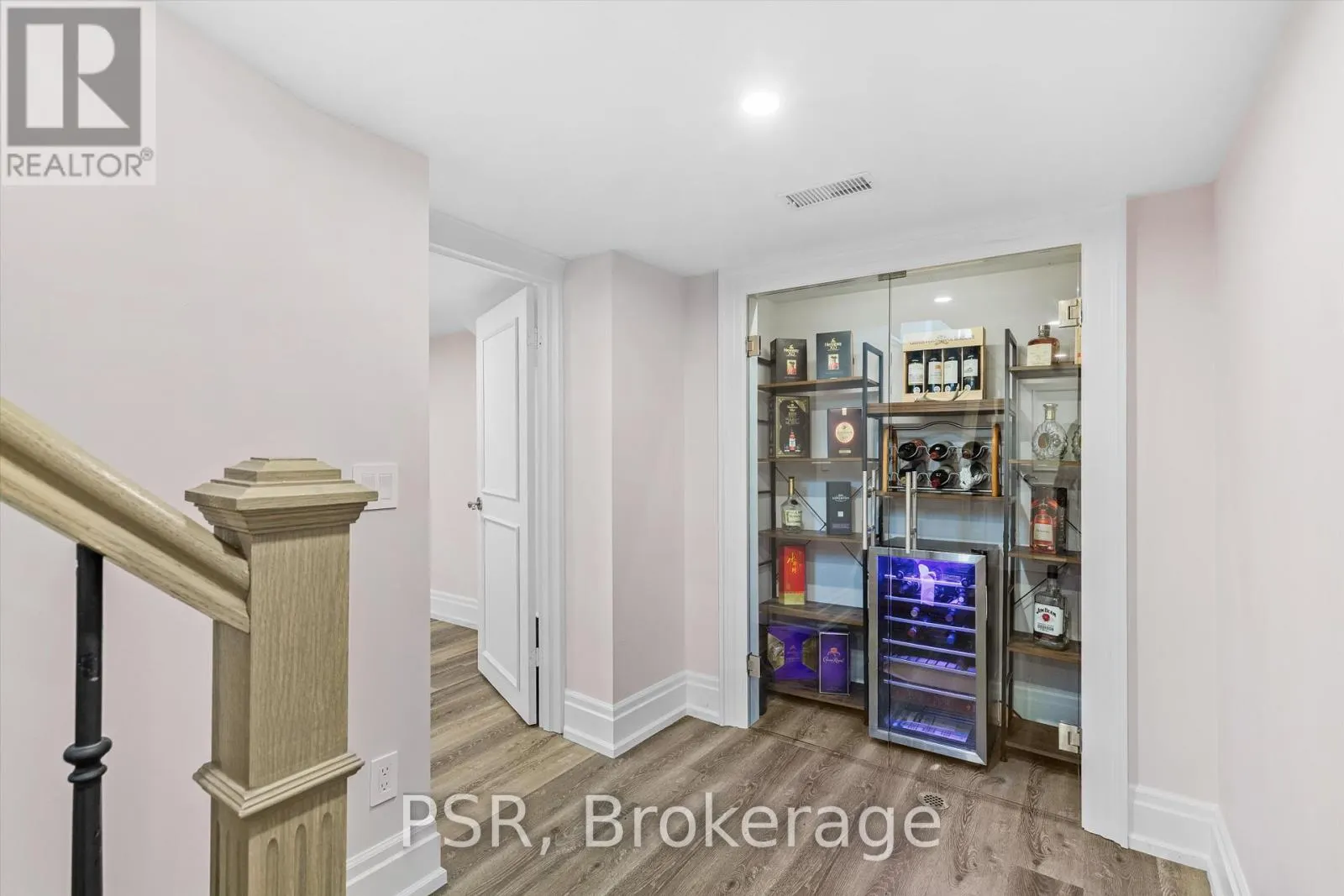 15 STRATHALLAN BOULEVARD