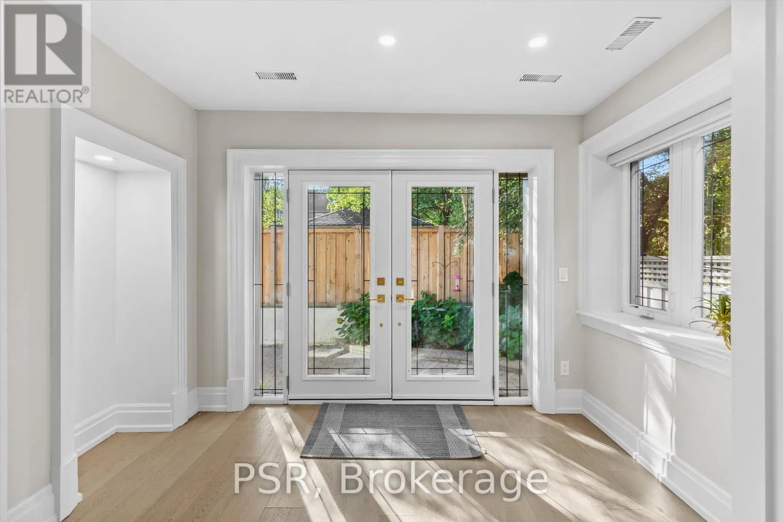 15 STRATHALLAN BOULEVARD