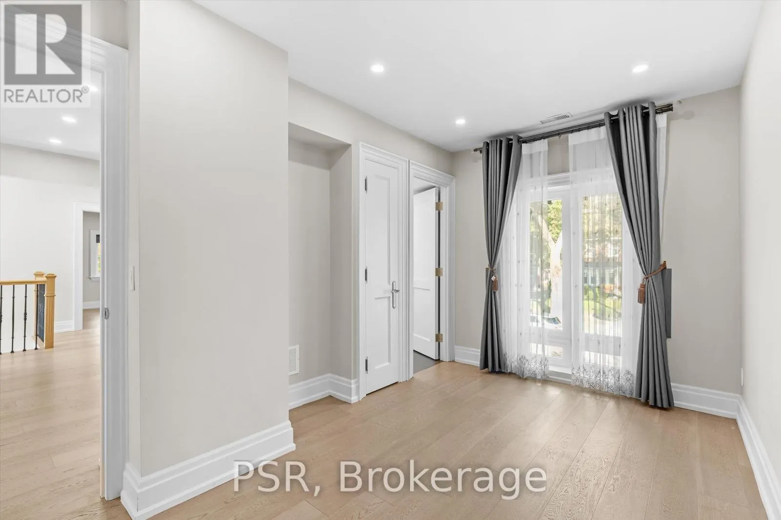 15 STRATHALLAN BOULEVARD