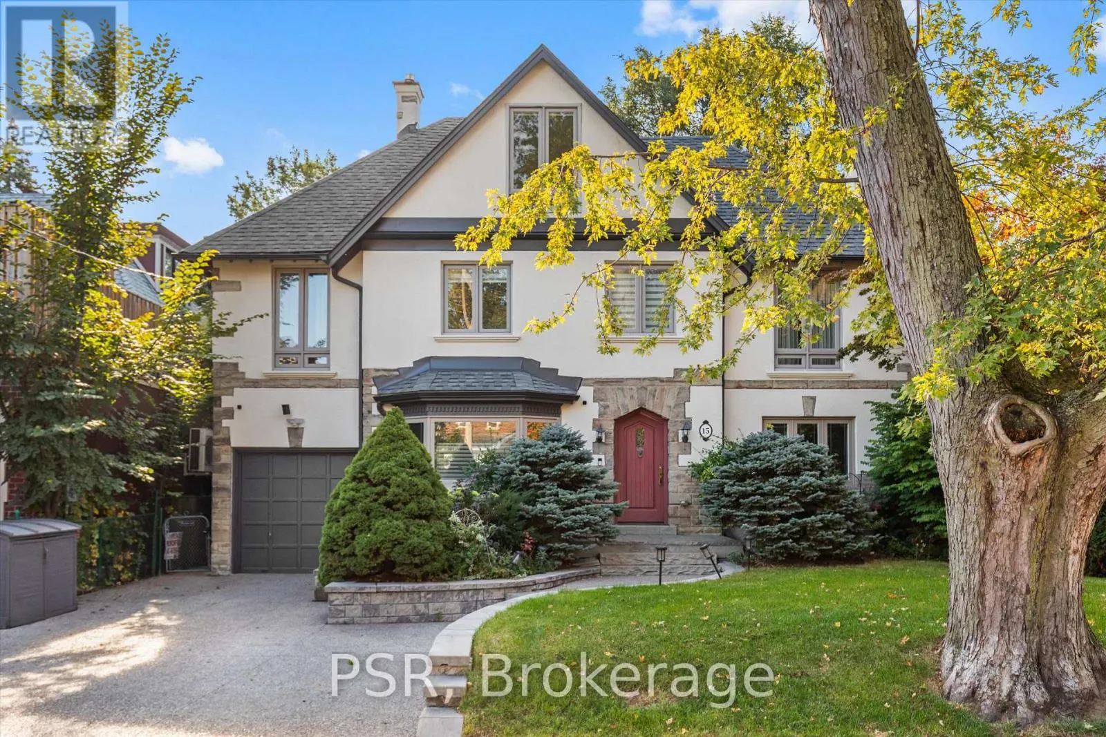 15 STRATHALLAN BOULEVARD