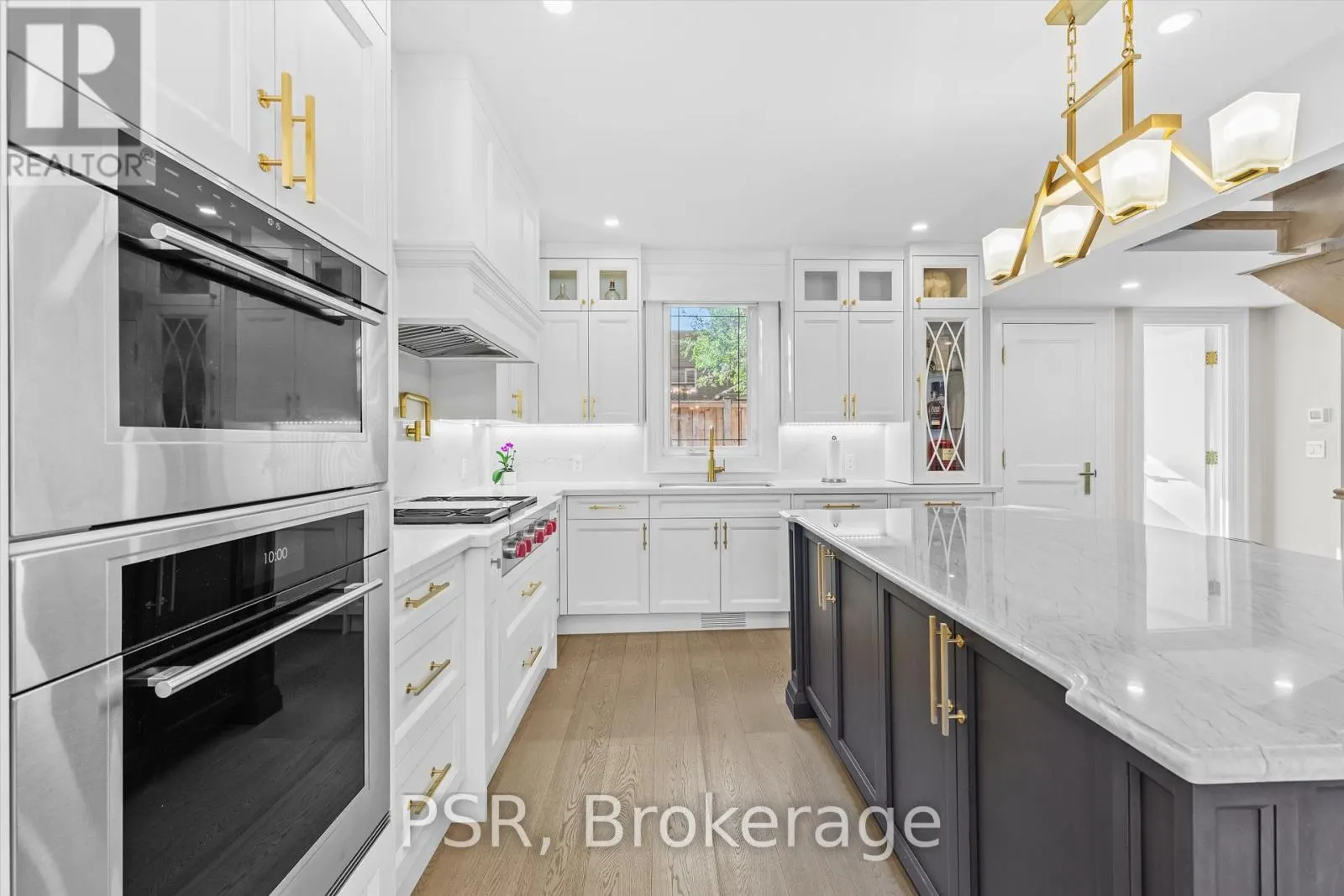 15 STRATHALLAN BOULEVARD