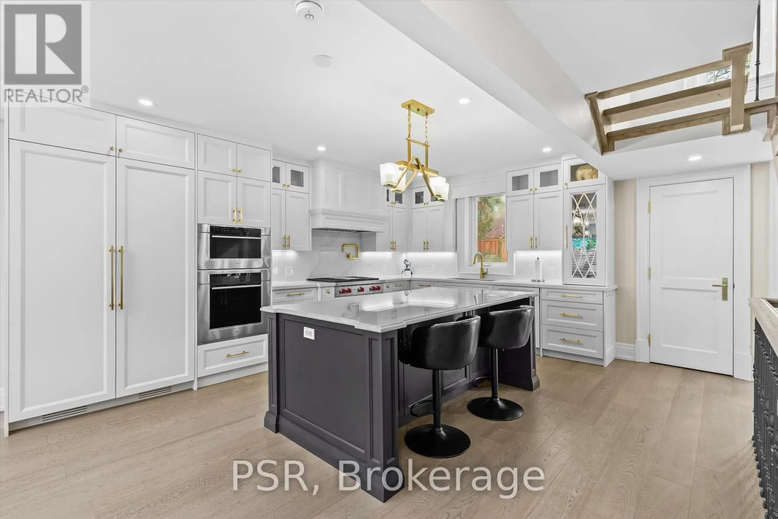 15 STRATHALLAN BOULEVARD