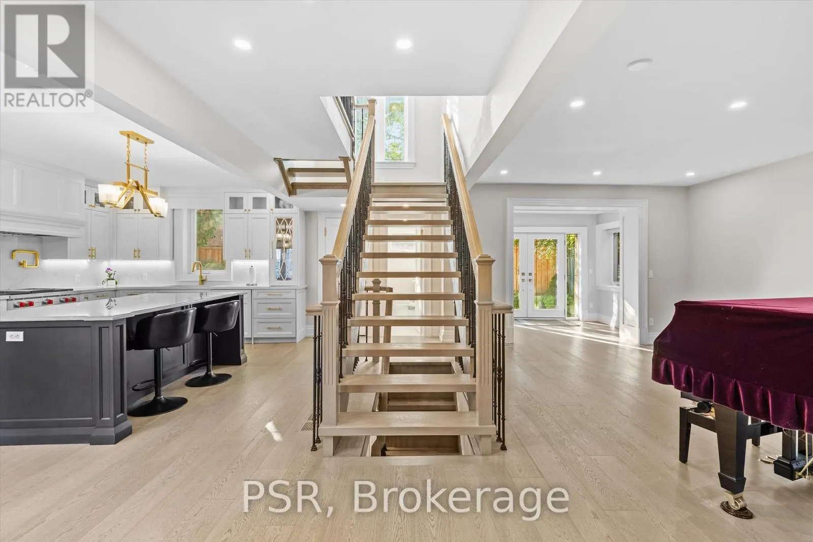 15 STRATHALLAN BOULEVARD