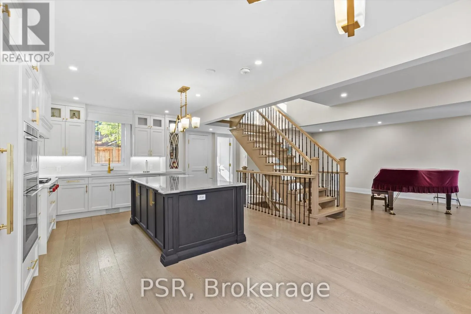 15 STRATHALLAN BOULEVARD