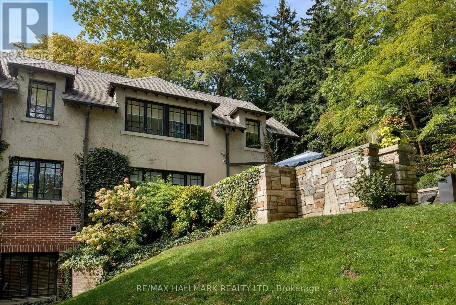 78 WYCHWOOD PARK