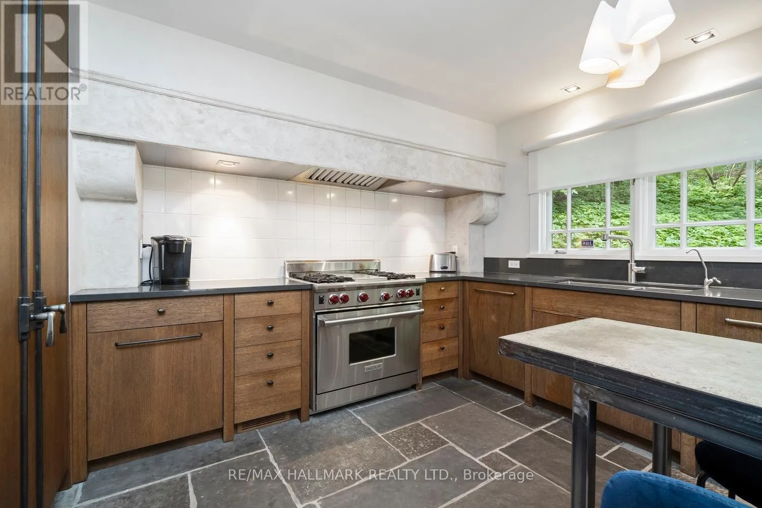 78 WYCHWOOD PARK