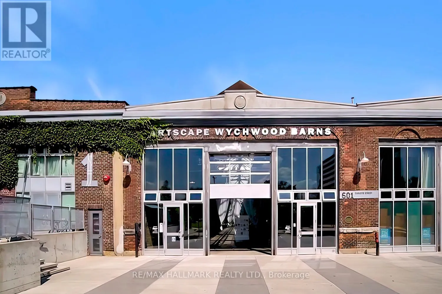 78 WYCHWOOD PARK