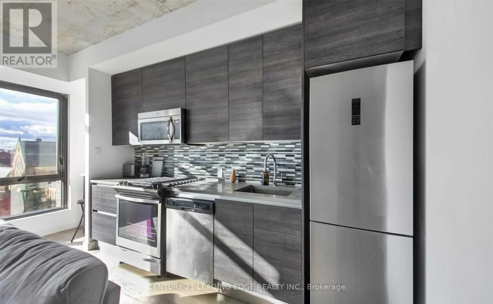 409 - 111 BATHURST STREET