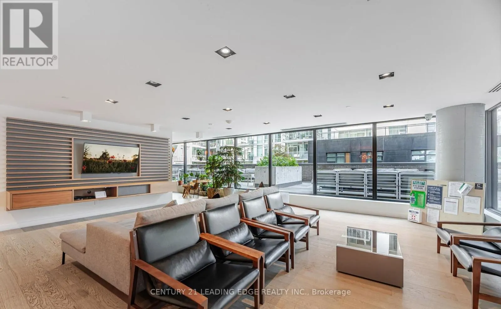409 - 111 BATHURST STREET