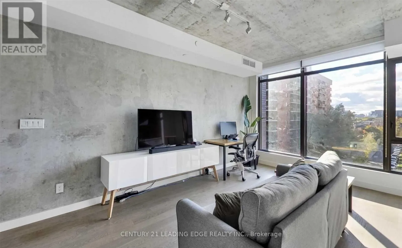 409 - 111 BATHURST STREET