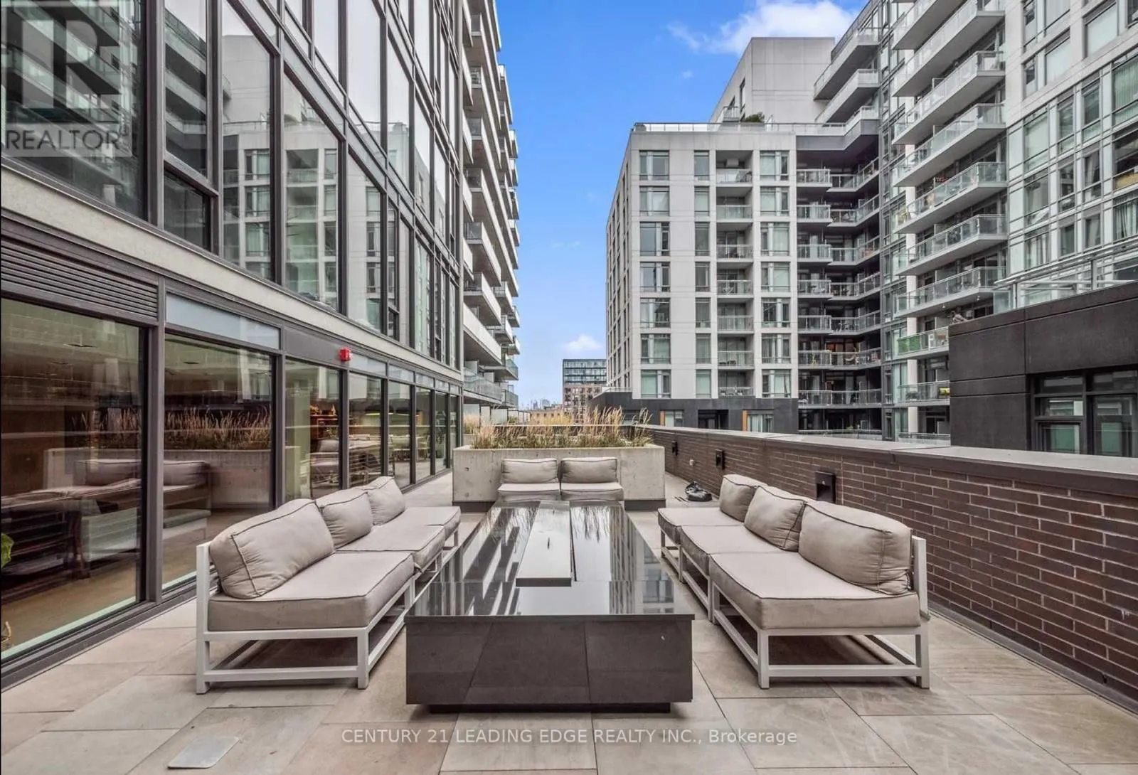 409 - 111 BATHURST STREET