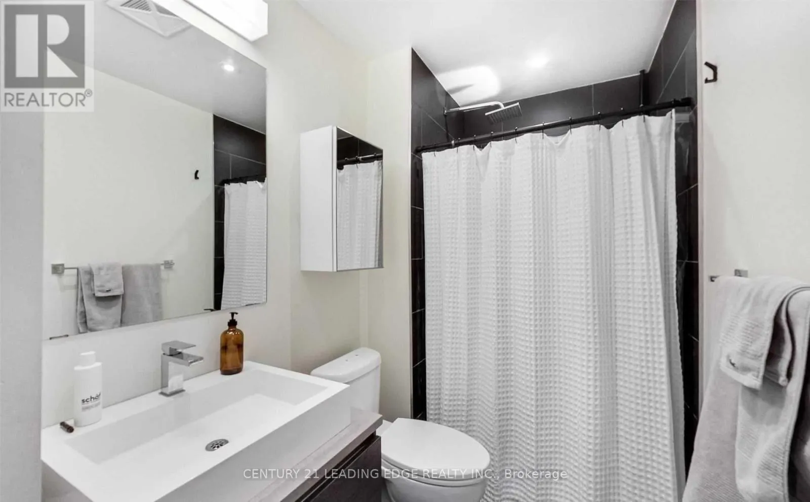 409 - 111 BATHURST STREET