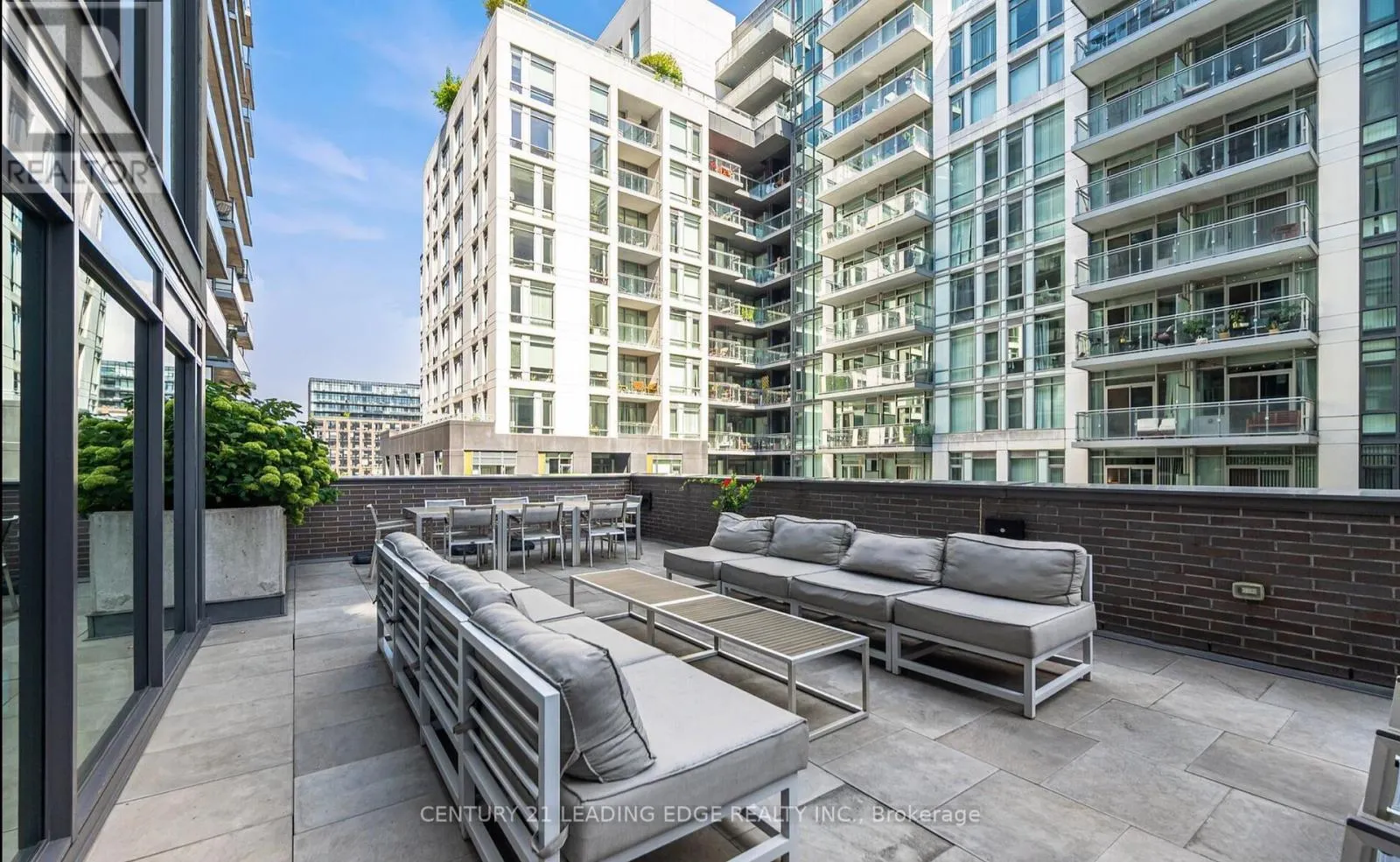 409 - 111 BATHURST STREET