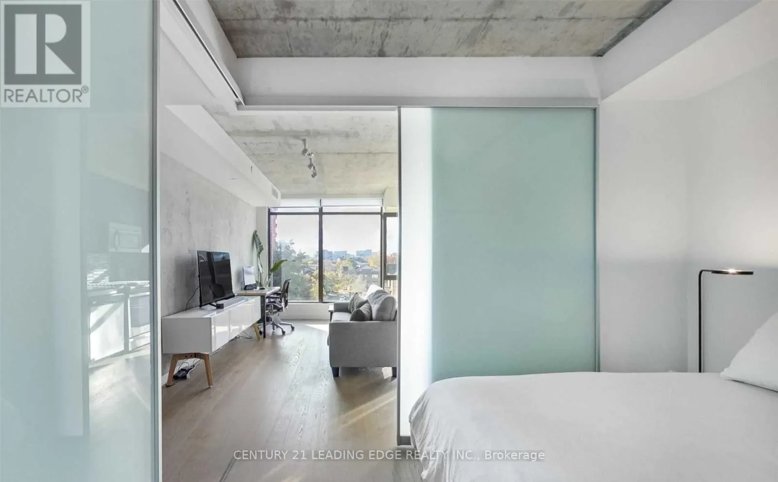 409 - 111 BATHURST STREET