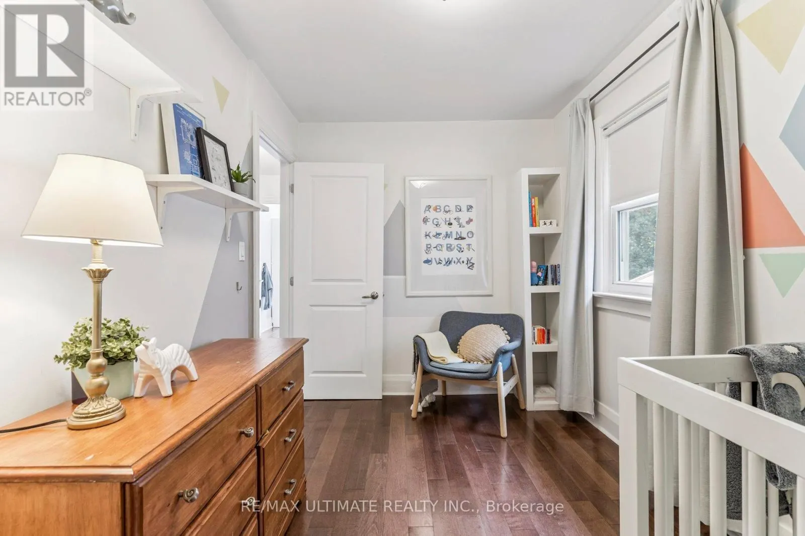 221 ERSKINE AVENUE