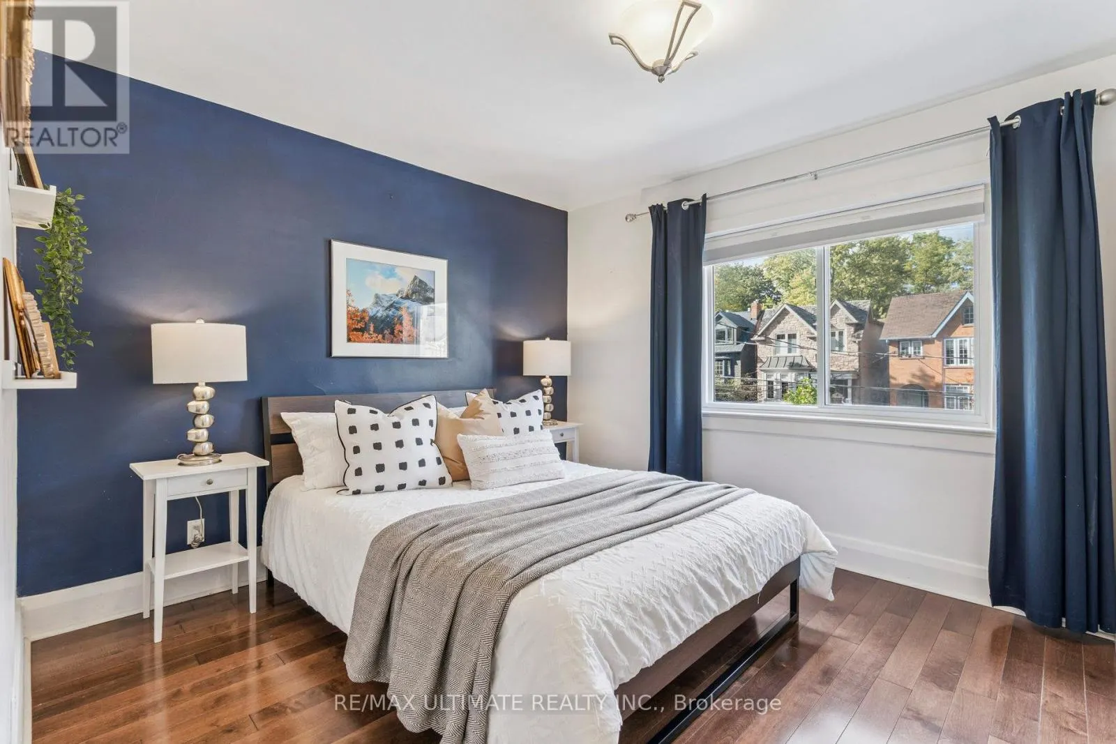 221 ERSKINE AVENUE