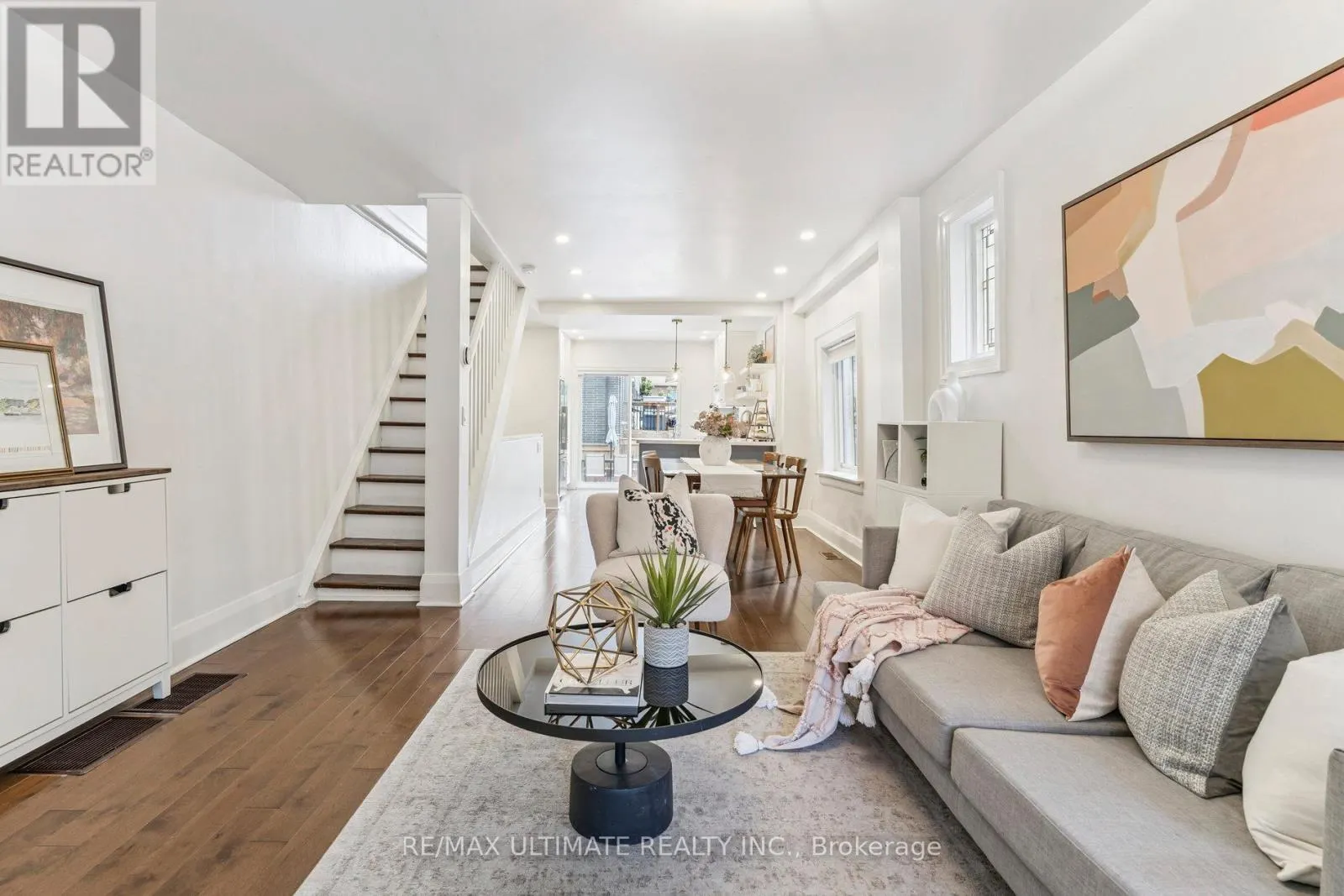 221 ERSKINE AVENUE