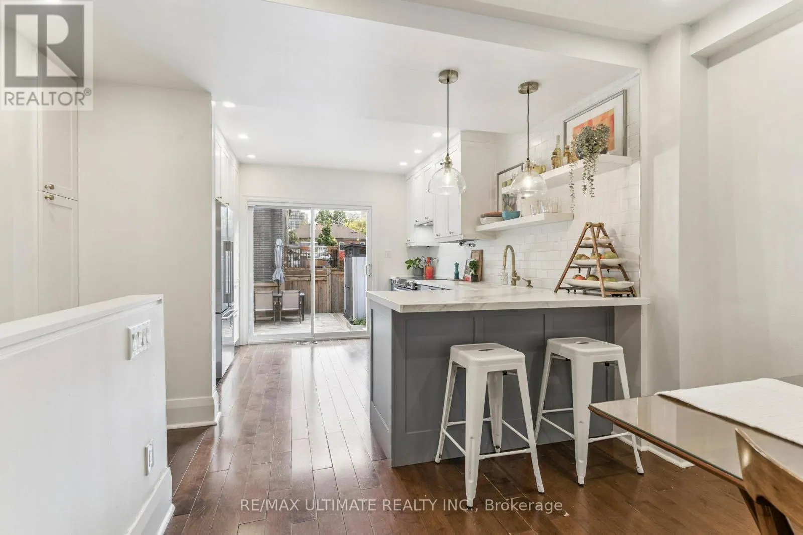 221 ERSKINE AVENUE