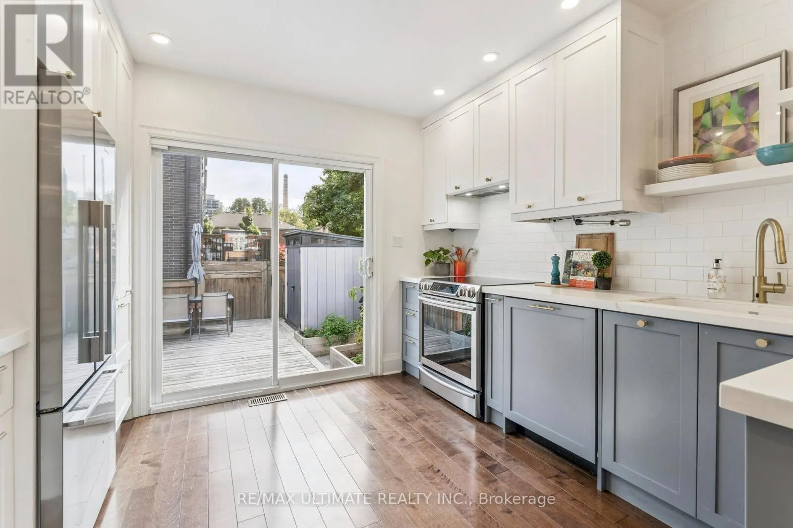 221 ERSKINE AVENUE