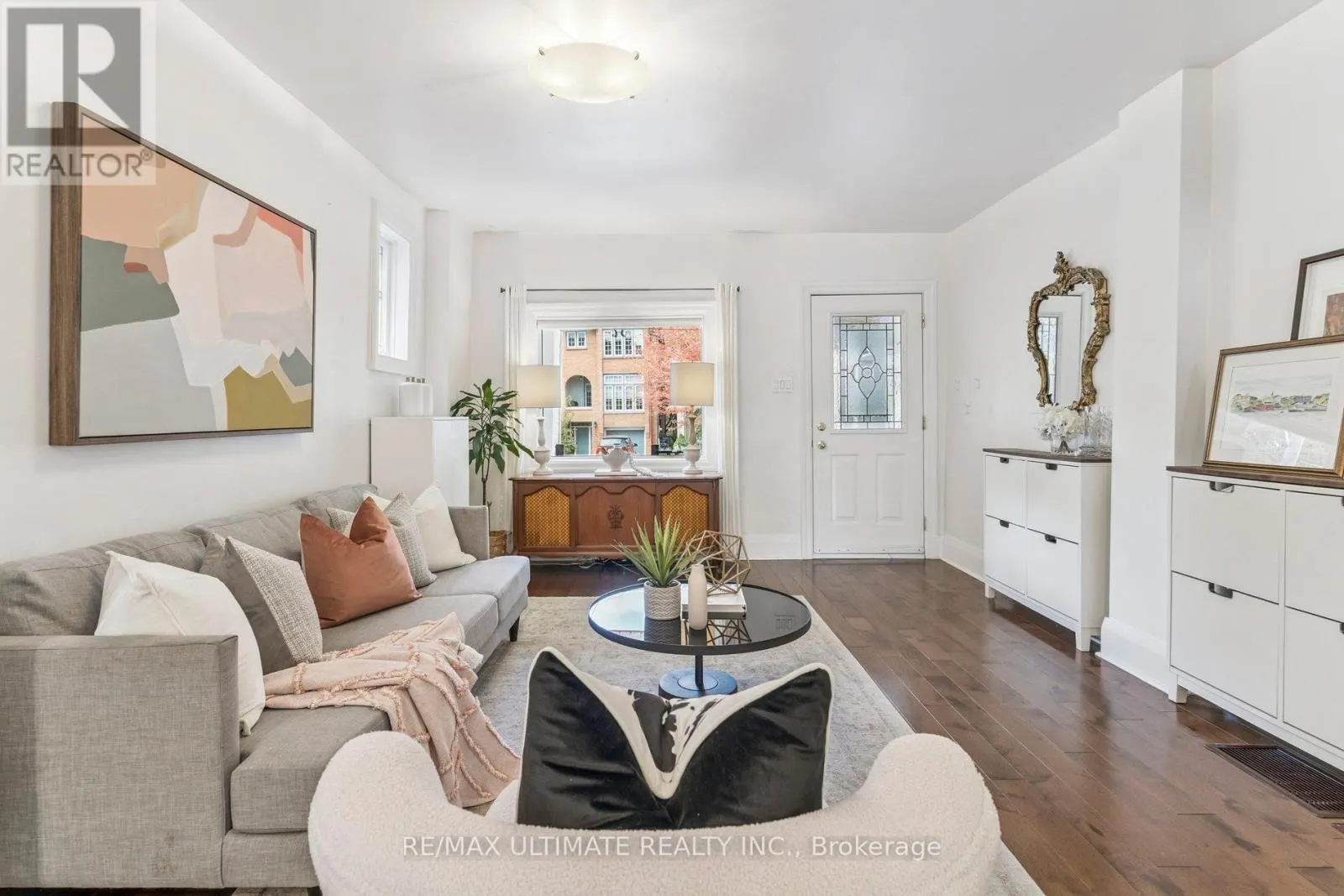 221 ERSKINE AVENUE