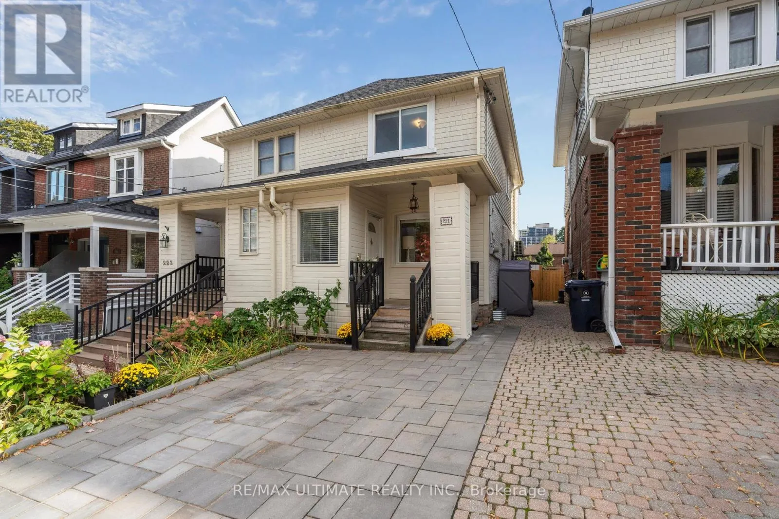 221 ERSKINE AVENUE