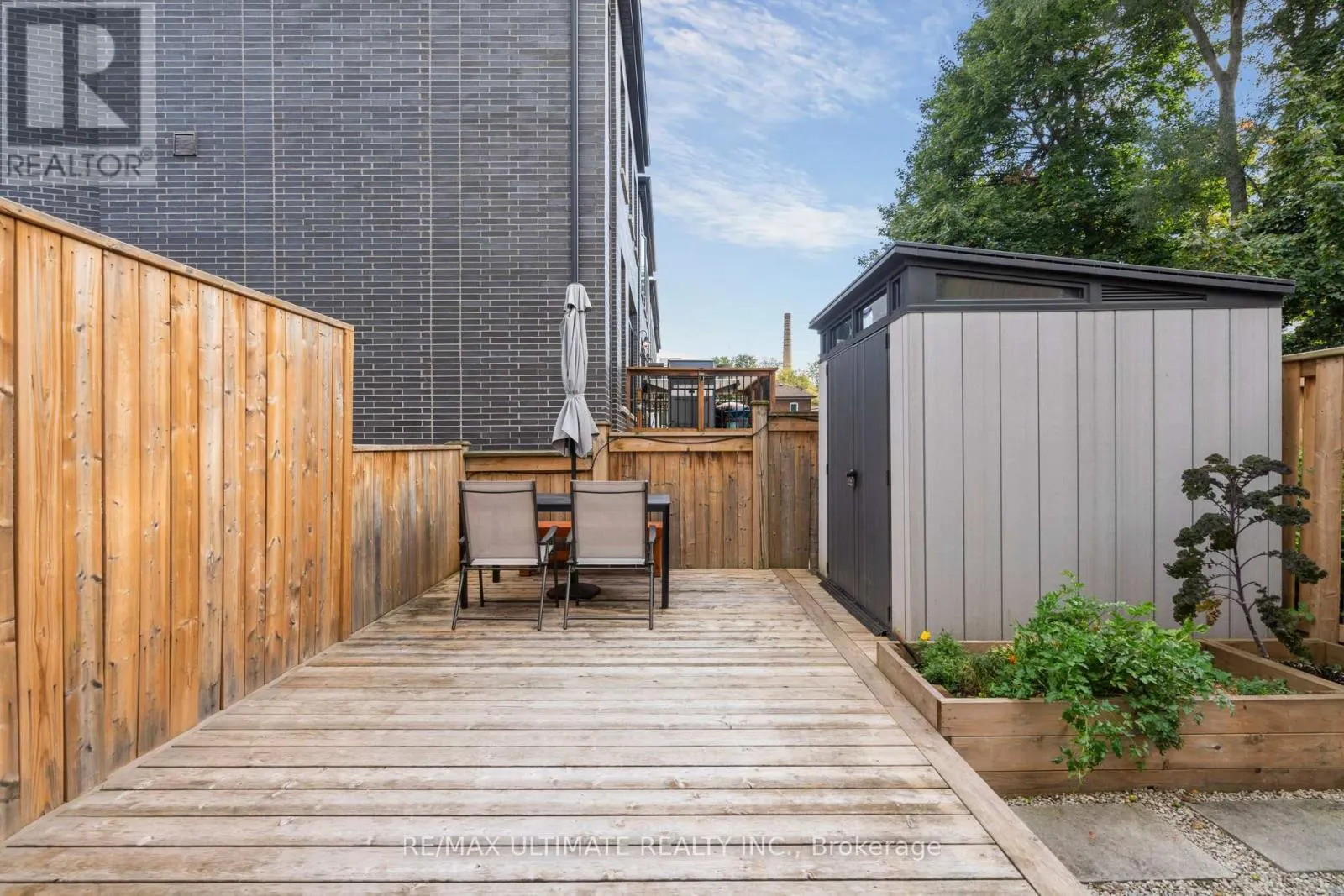 221 ERSKINE AVENUE