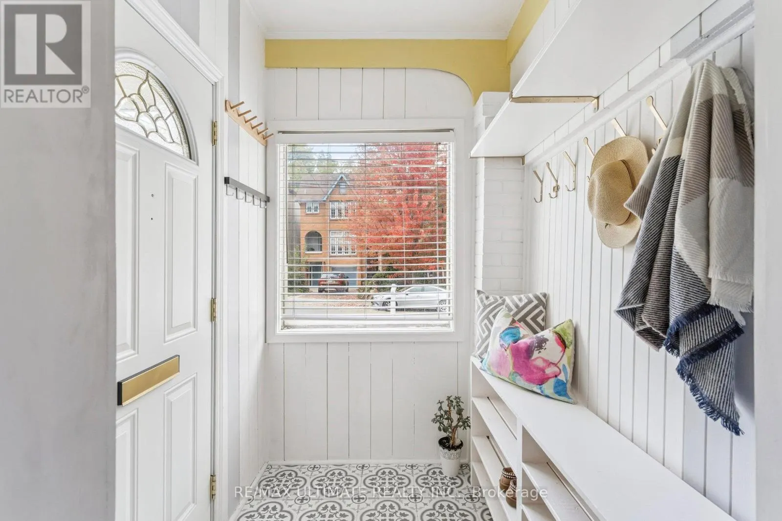 221 ERSKINE AVENUE
