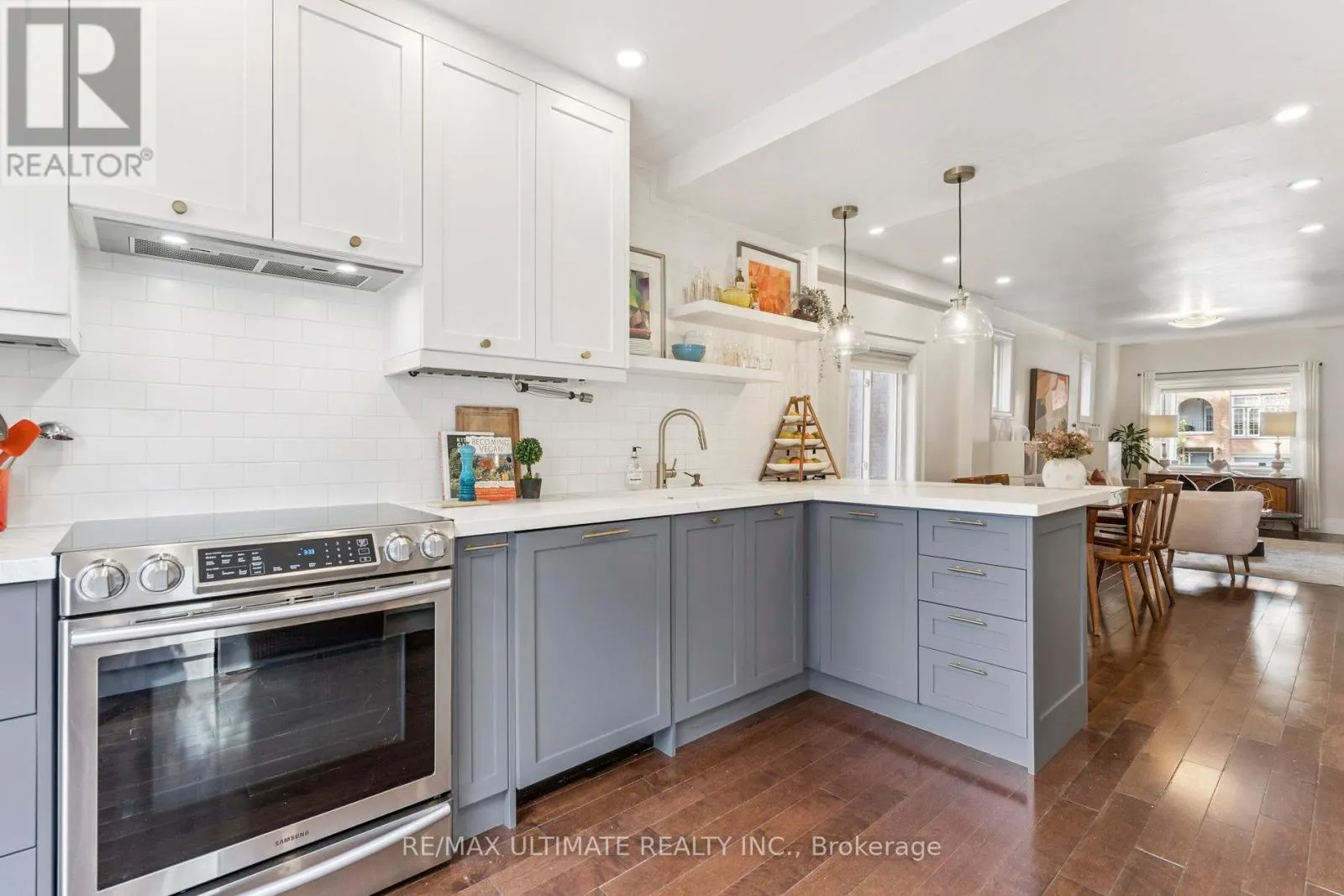 221 ERSKINE AVENUE