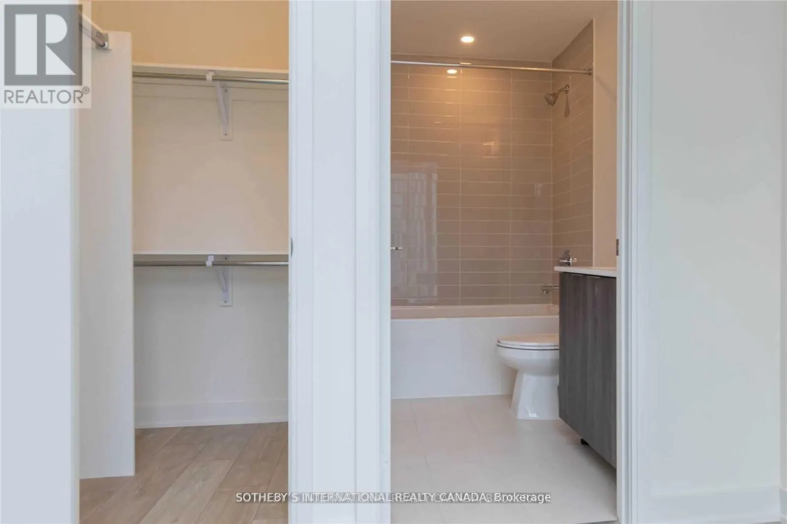 903E - 576 FRONT STREET W