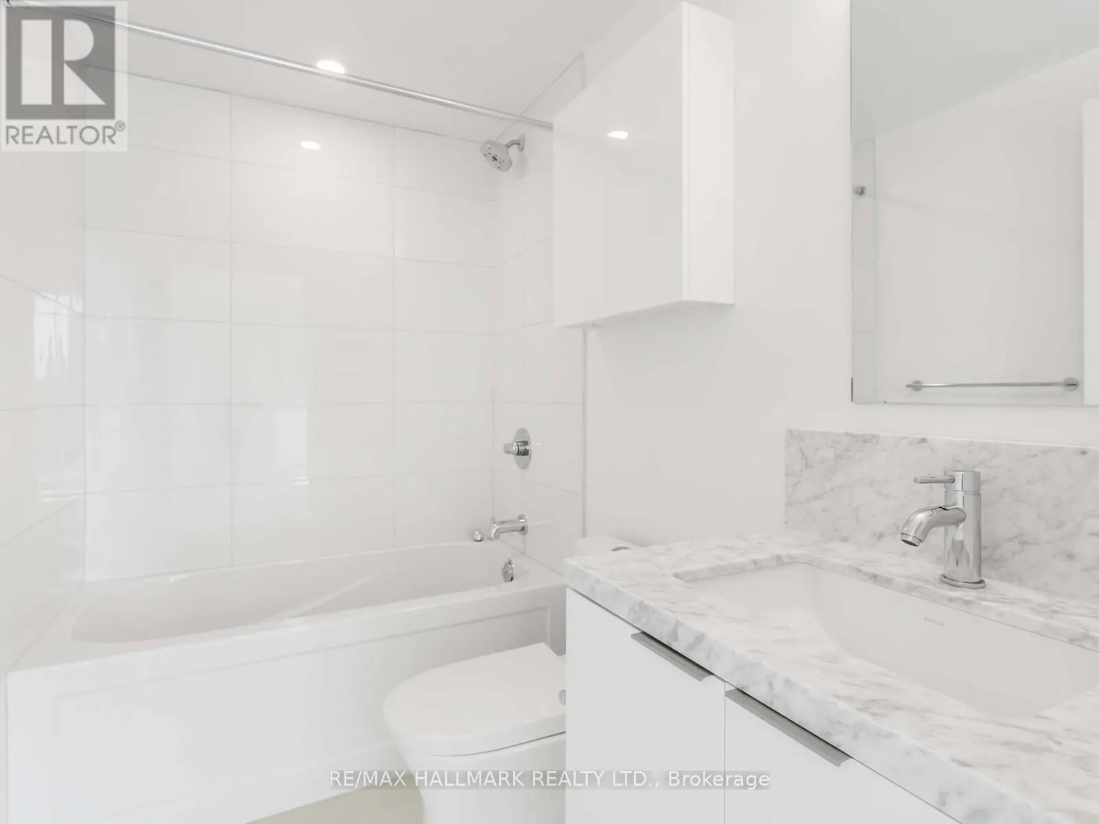3217 - 230 SIMCOE STREET