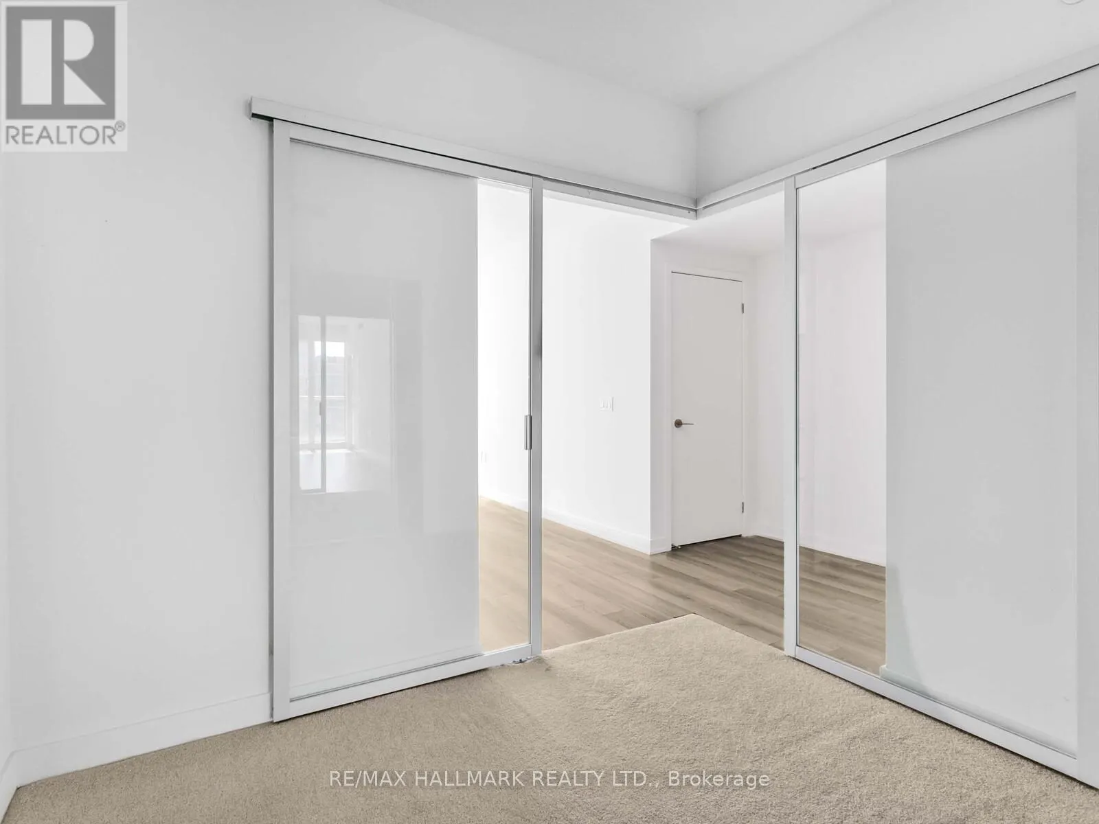3217 - 230 SIMCOE STREET