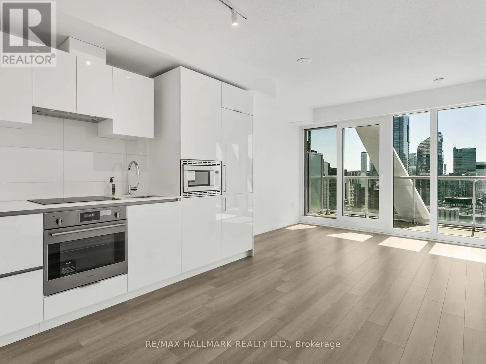 3217 - 230 SIMCOE STREET