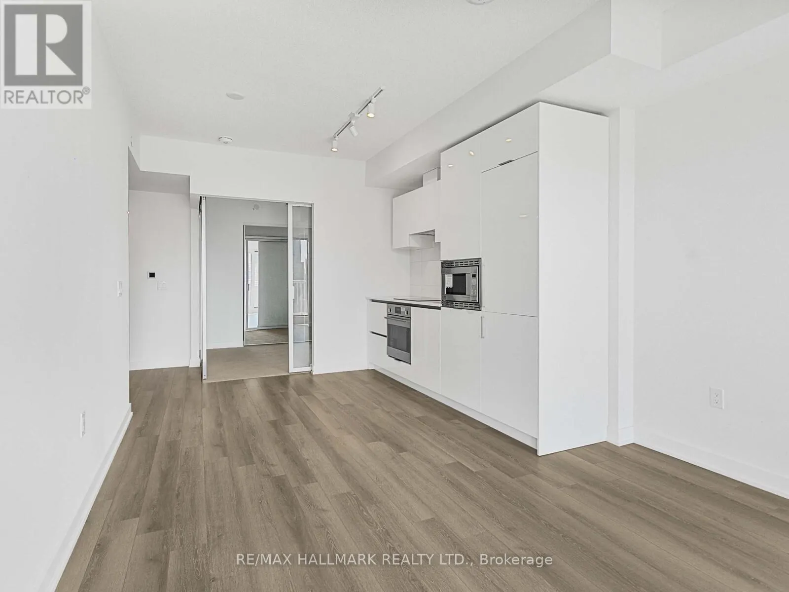 3217 - 230 SIMCOE STREET