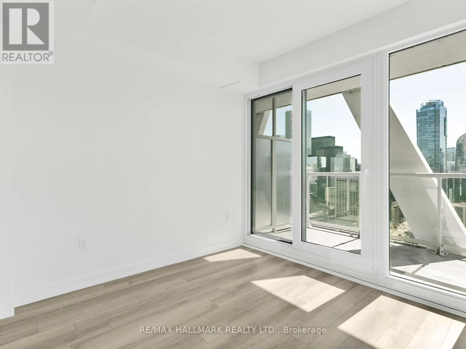 3217 - 230 SIMCOE STREET
