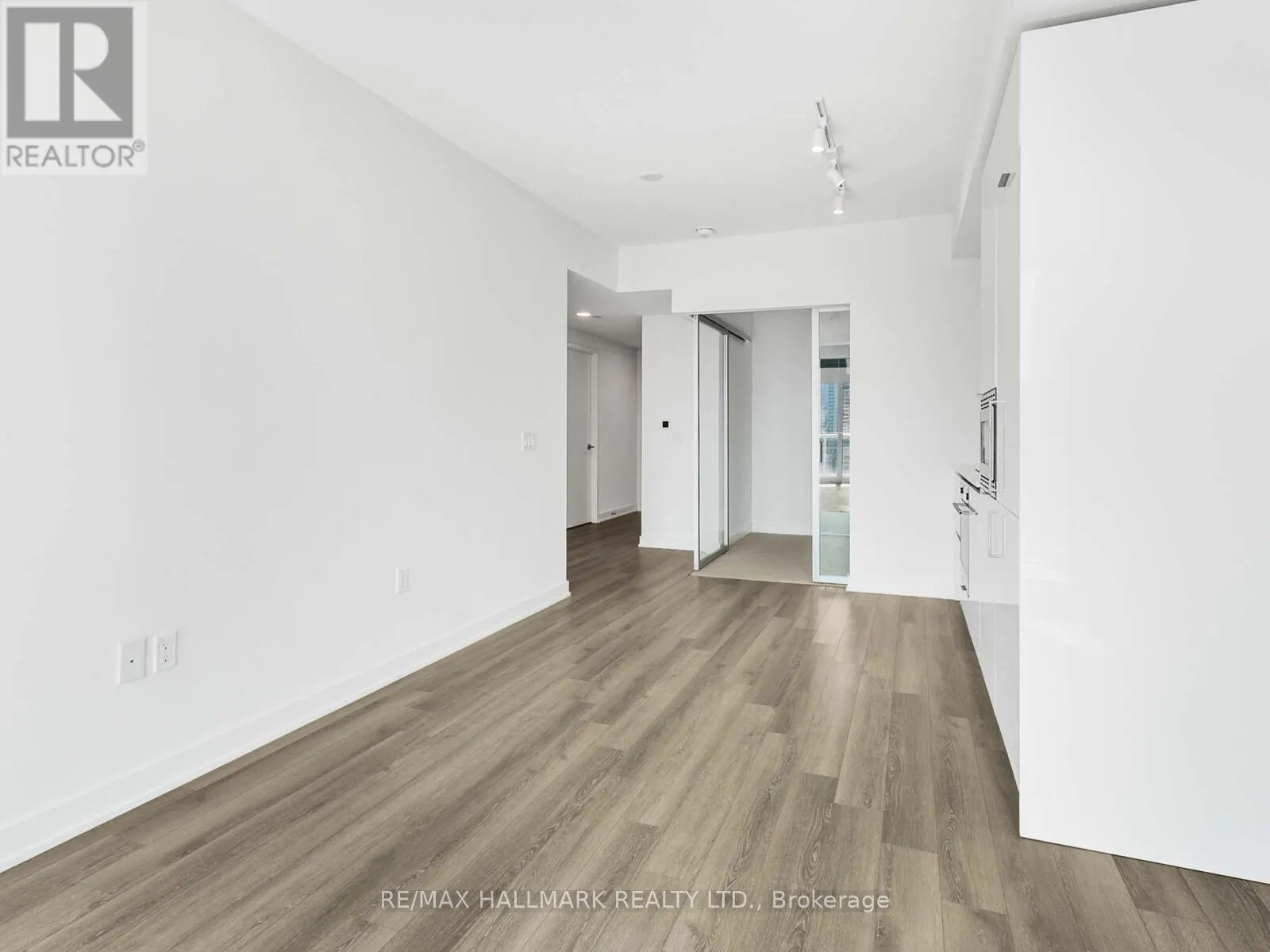 3217 - 230 SIMCOE STREET